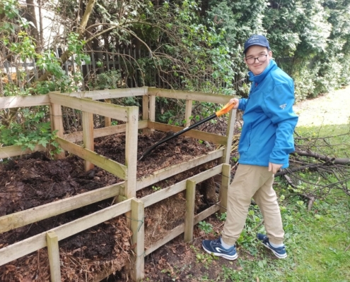 zpracování kompostu - promíchávání vrstev