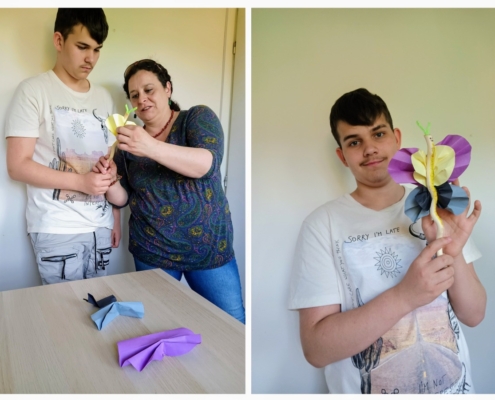 V Pracovních činnostech jsme si tentokrát vyrobili motýly ze dřívka a papíru