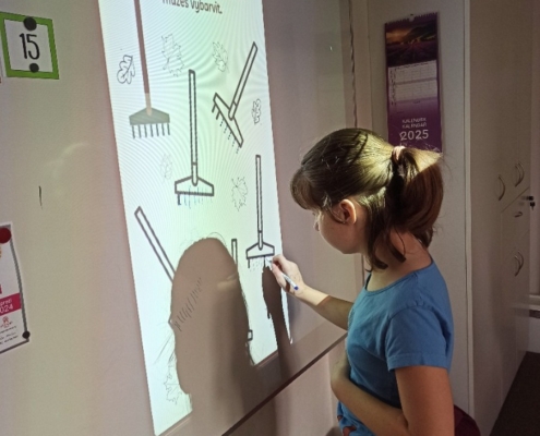 Matematika, psaní, výtvarná výchova - práce s barevným papírem