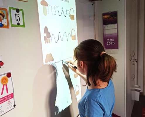 Matematika, psaní, výtvarná výchova - práce s barevným papírem