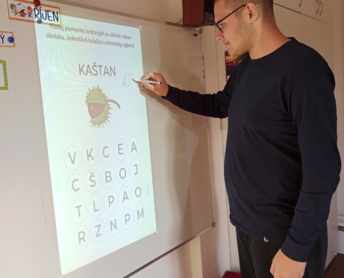 Matematika, psaní, výtvarná výchova - práce s barevným papírem