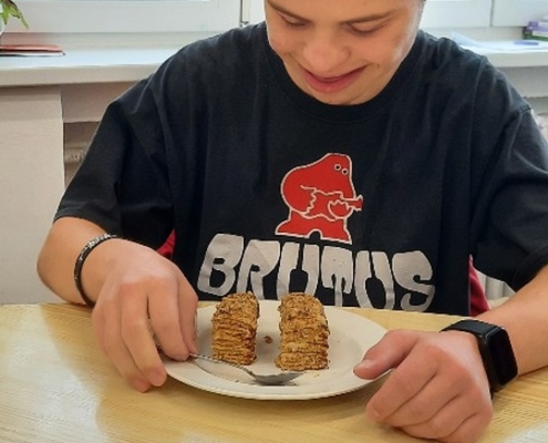 ve třídě H oslavili krásné kulaté narozeniny našeho spolužáka Adama