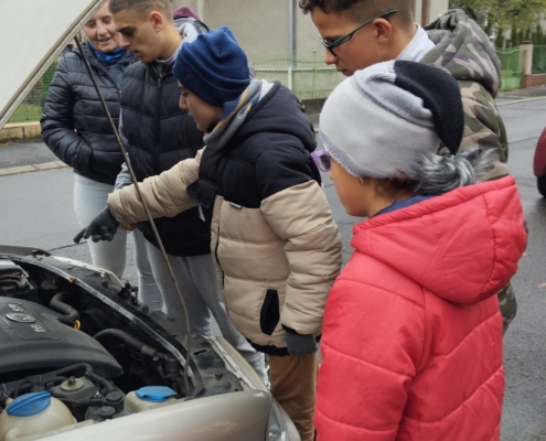 Návštěva obchodu a názorná ukázka péče o automobil