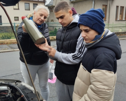 Návštěva obchodu a názorná ukázka péče o automobil