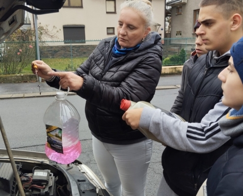 Návštěva obchodu a názorná ukázka péče o automobil