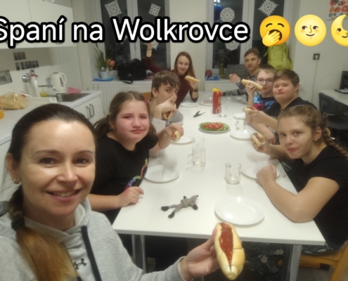 V pátek proběhl družinový projekt Spaní na Wolkrovce!